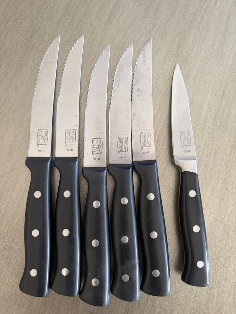 Chicago Cutlery Steak Knives 5 Steak Knives and Paring Knife EUC